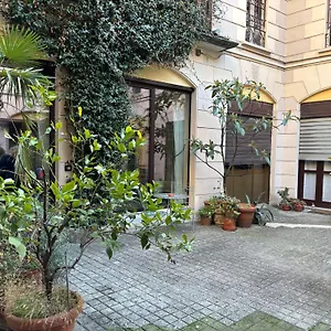 Luxury Loft Near Duomo And Garage , Milan Italy